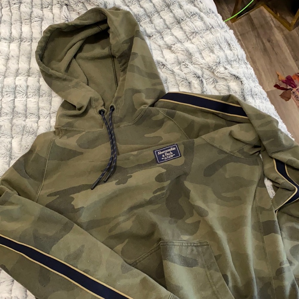 Abercrombie camo sweatshirt